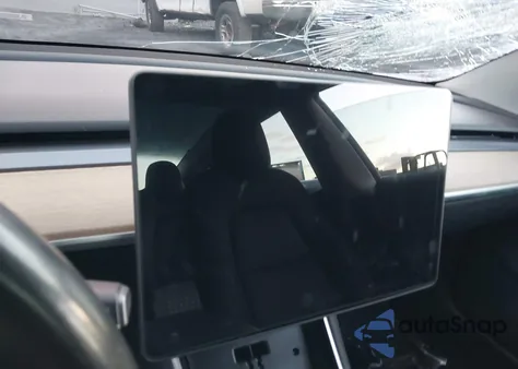 2018 Tesla Model 3 Long Range/Performance z USA, uszkodzony, nr VIN 5YJ3E1EB2JF115166